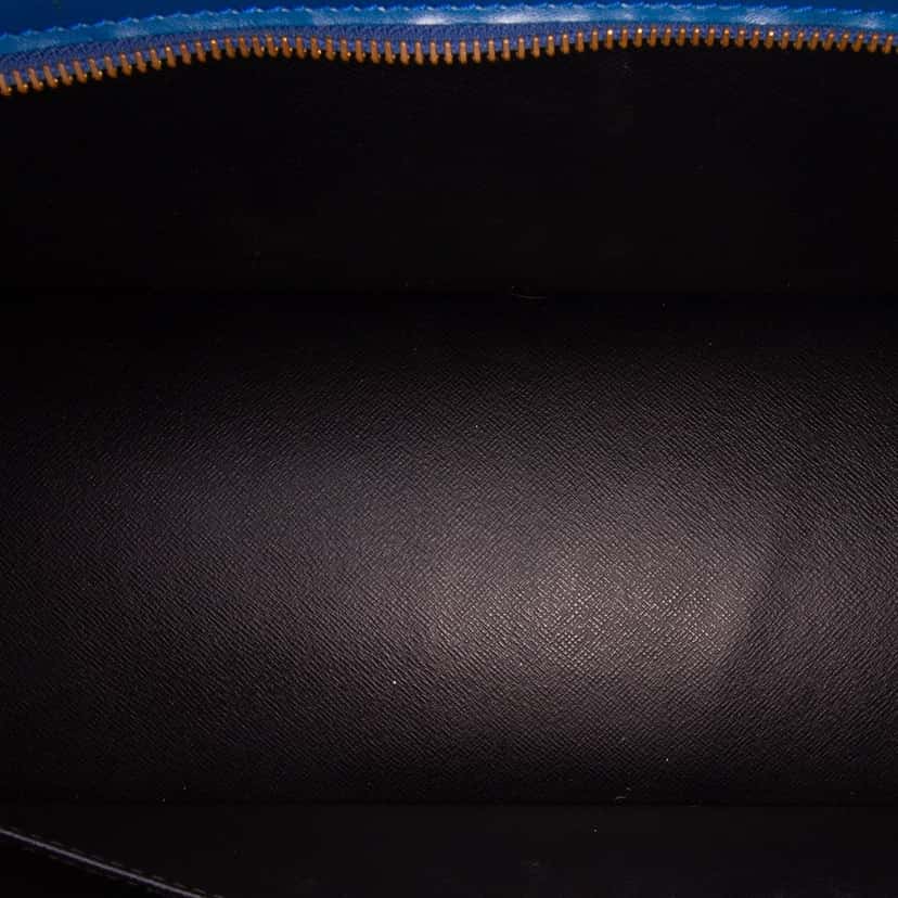 Louis Vuitton Epi Sac Triangle Blue Leather Fair condition - Model View