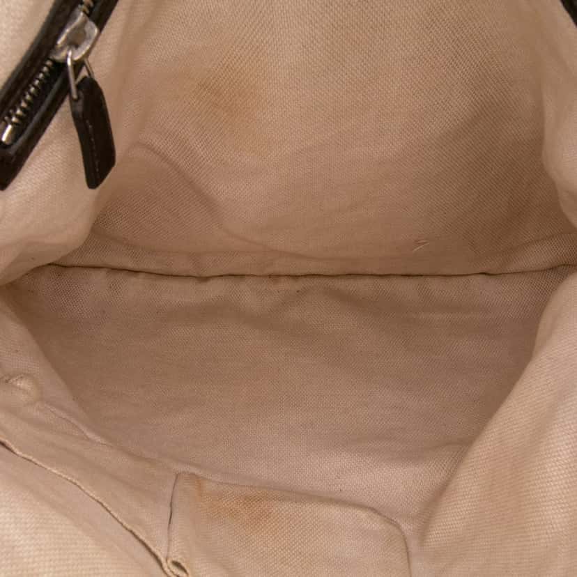 Gucci GG Canvas Crossbody Brown Canvas Good condition - Model View