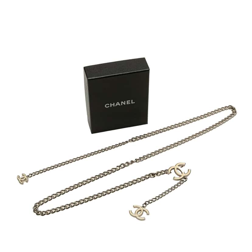 Chanel Silver Plated and Enamel CC Chain Link Belt Silver Silver Good condition - Model View