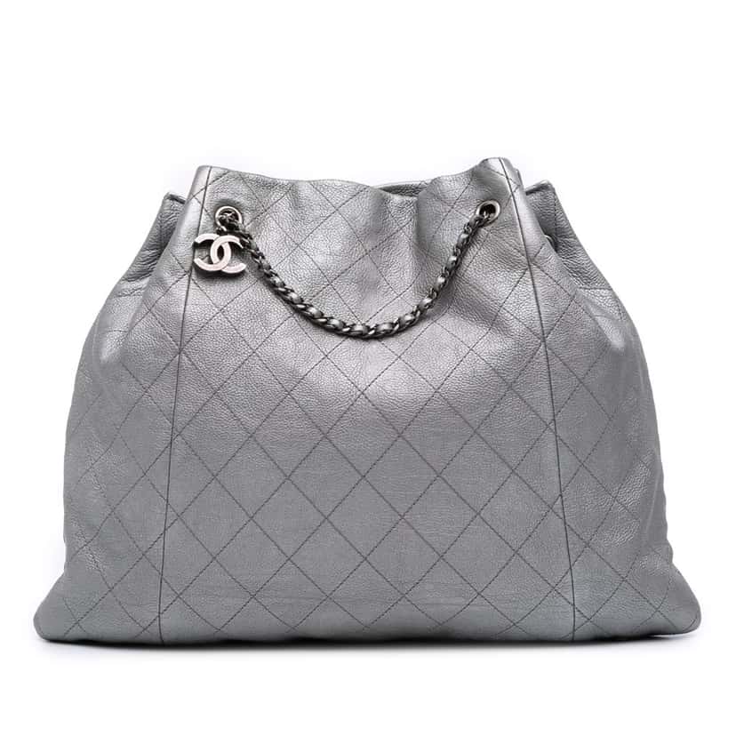 Chanel Metallic Quilted Calfskin Drawstring Bucket Bag Silver Leather Good condition - Front View