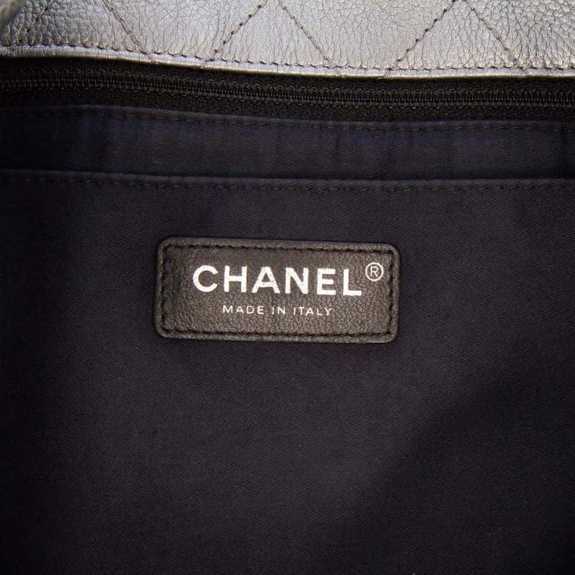 Chanel Metallic Quilted Calfskin Drawstring Bucket Bag Silver Leather Good condition - Box View