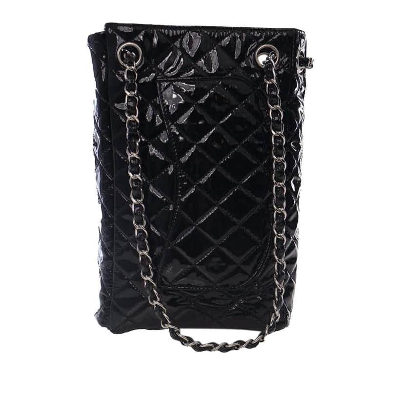 Chanel Medium Quilted Patent Upside Down Flap Black Leather Good condition - Model View