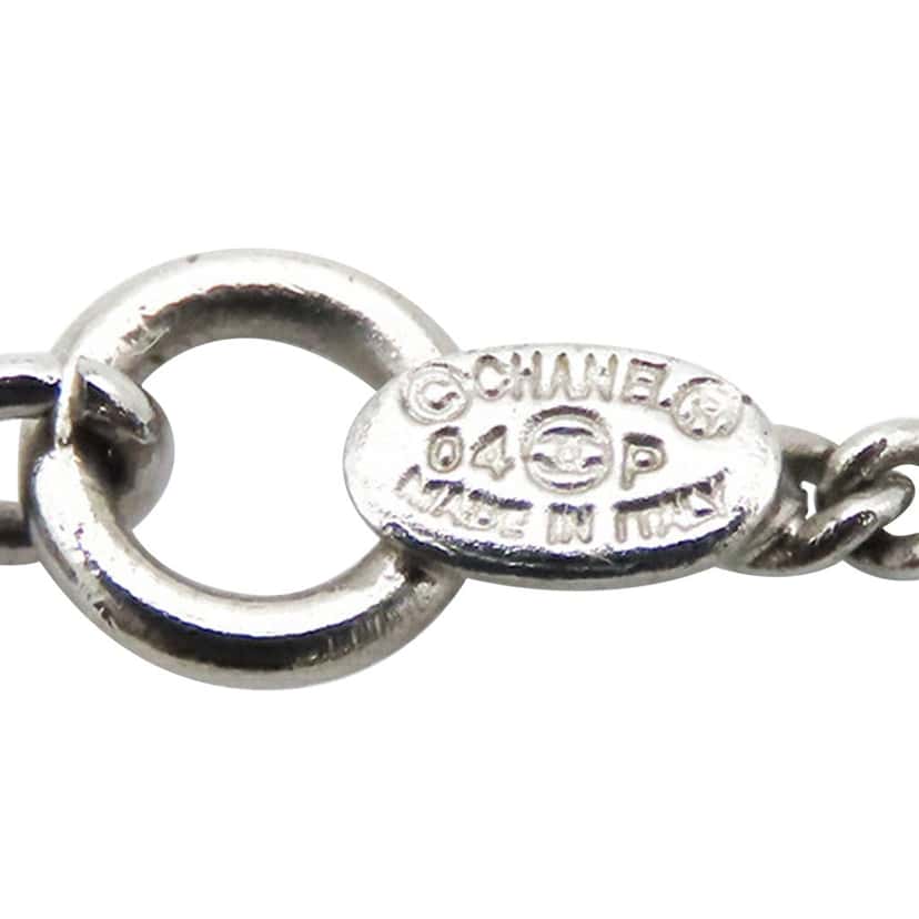 Chanel CC Silver Plated Enamel Heart and Clover Charm Pendant Necklace Silver Silver Very good condition - Model View