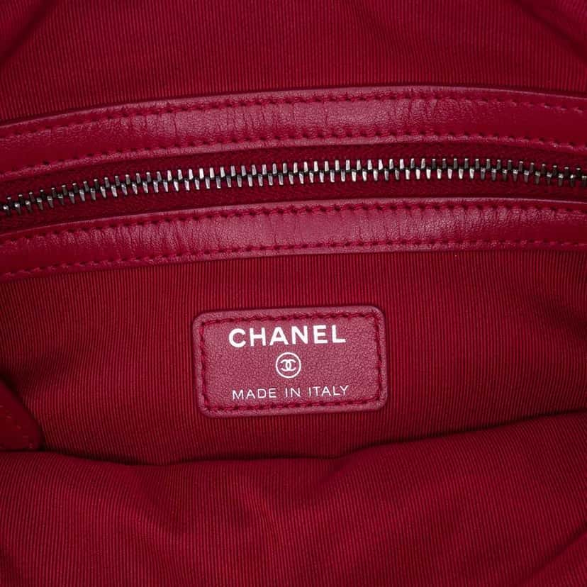 Chanel Medium Aged Calfskin Gabrielle O Case Clutch Black Leather Good condition - Box View