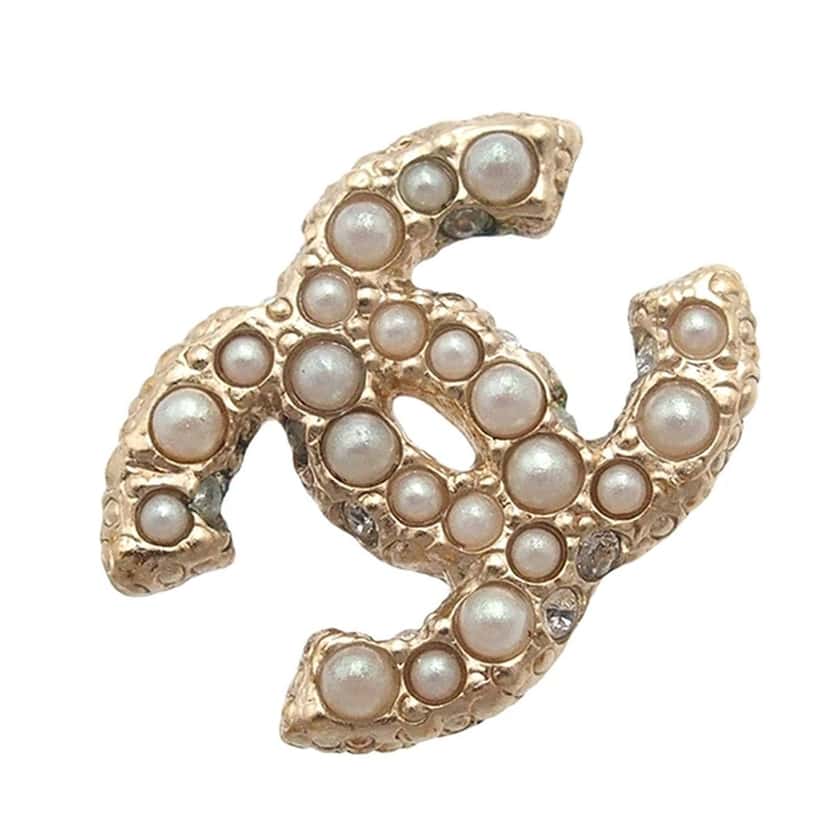 Chanel CC Gold Plated Faux Pearl Earrings Gold Metal Good condition - Model View