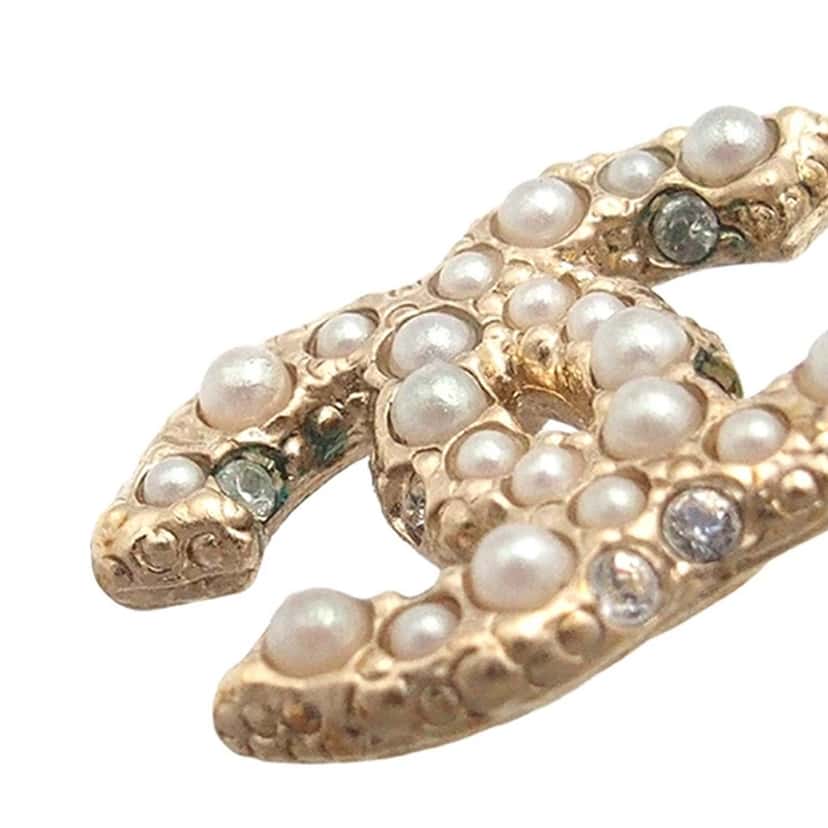 Chanel CC Gold Plated Faux Pearl Earrings Gold Metal Good condition - Box View