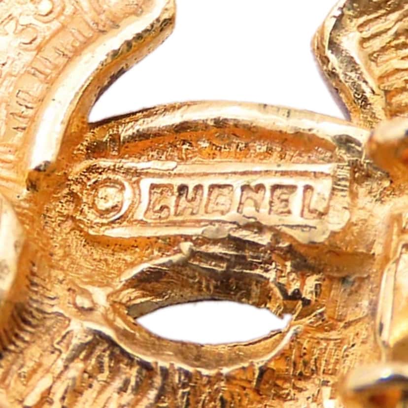 Chanel CC Gold Plated Quilted Clip on Earrings Gold Metal Good condition - Box View