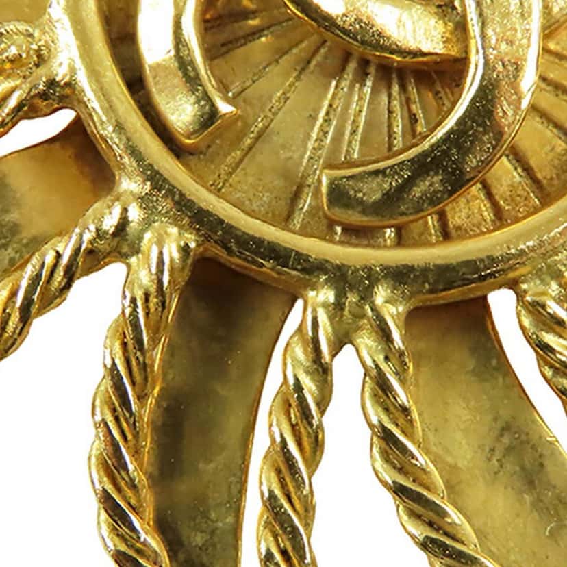 Chanel CC Gold Plated Sun Motif Brooch Gold Metal Good condition - Box View