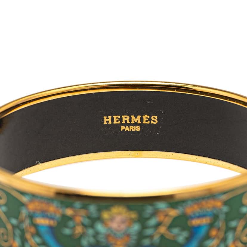 Hermès Wide Enamel Astres et Soleils Bangle 65 Green Good condition - Model View