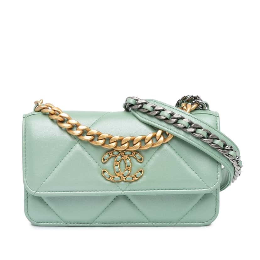 Chanel Quilted Lambskin 19 Wallet on Chain Green Leather Very good condition - Front View