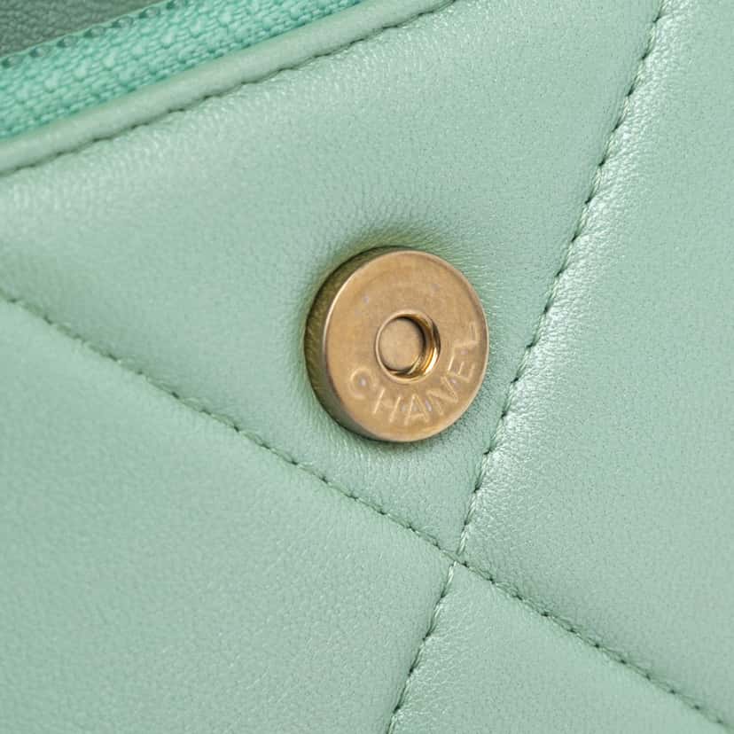 Chanel Quilted Lambskin 19 Wallet on Chain Green Leather Very good condition - Box View