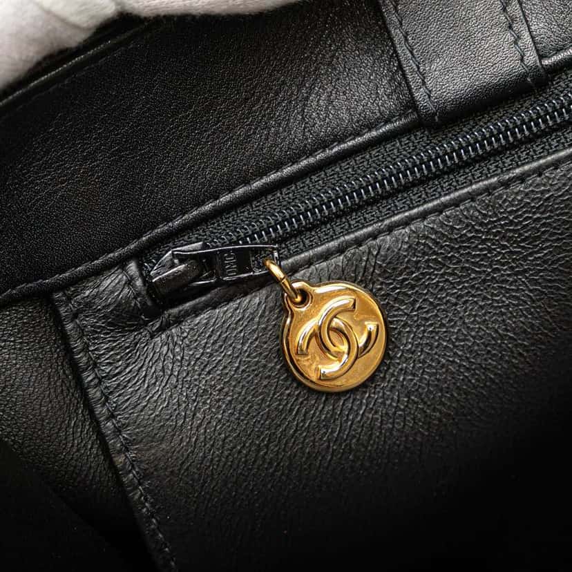 Chanel CC Lambskin Chain Tote Black Leather Good condition - Box View