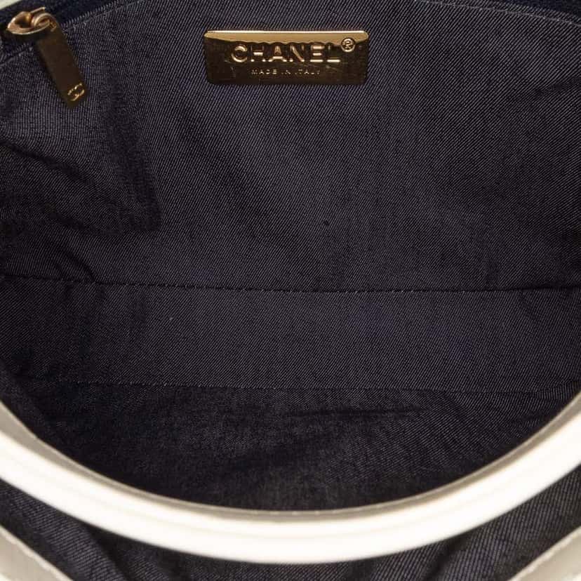 Chanel Crumpled Calfskin En Vogue Rope Flap White Leather Good condition - Model View