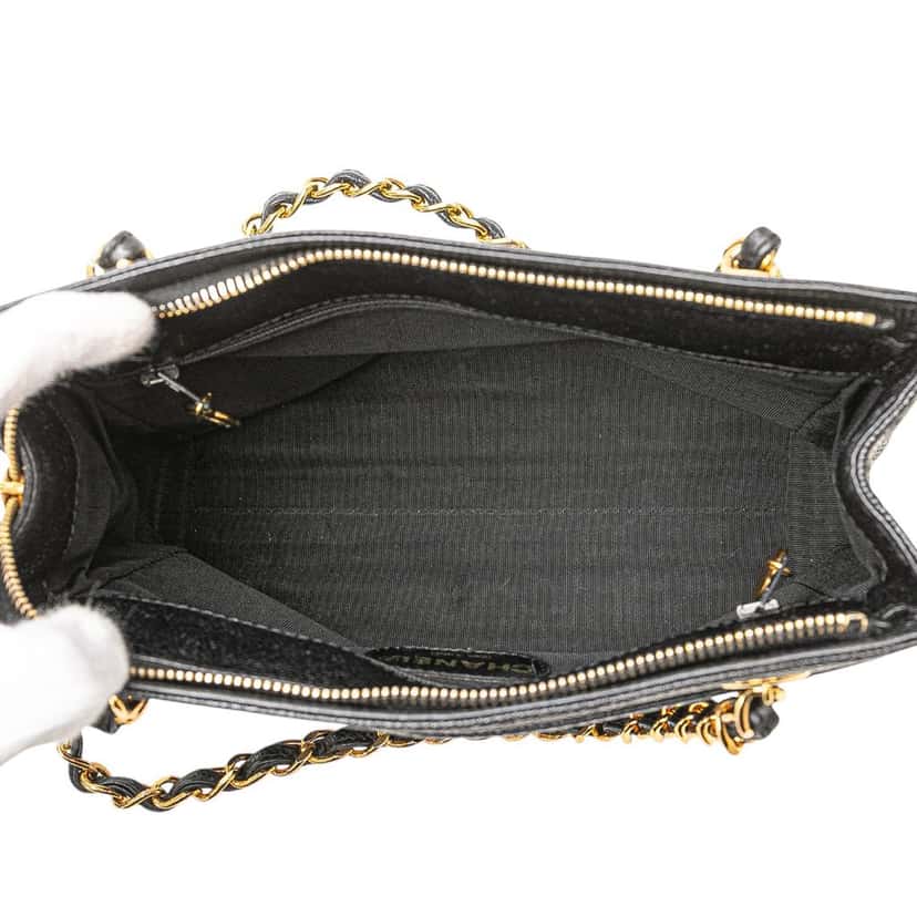 Chanel Caviar Logo Chain Tote Black Leather Good condition - Model View