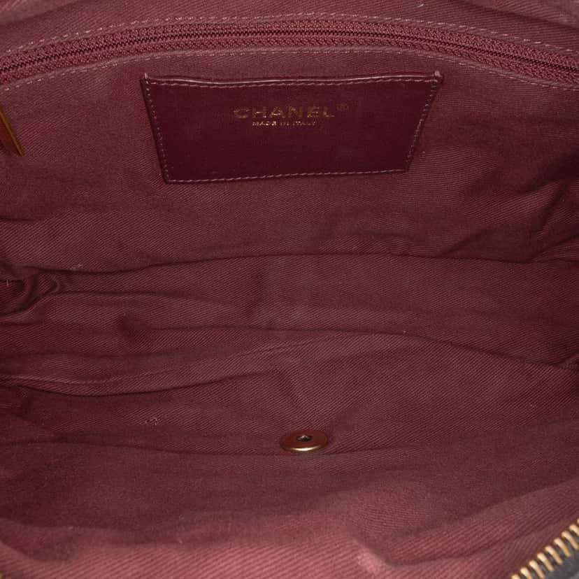Chanel Large Quilted Iridescent Calfskin Shiva Flap Black Leather Good condition - Model View