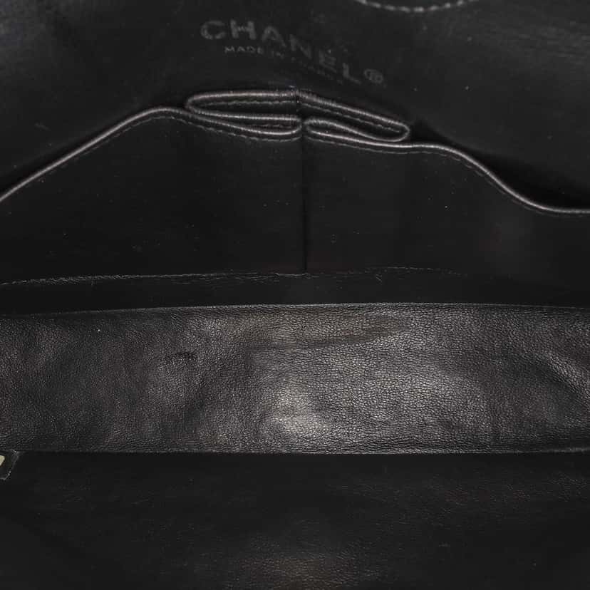 Chanel Medium Classic Patent Double Flap Black Leather Good condition - Model View