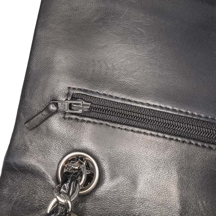 Chanel Medium Classic Patent Double Flap Black Leather Good condition - Box View