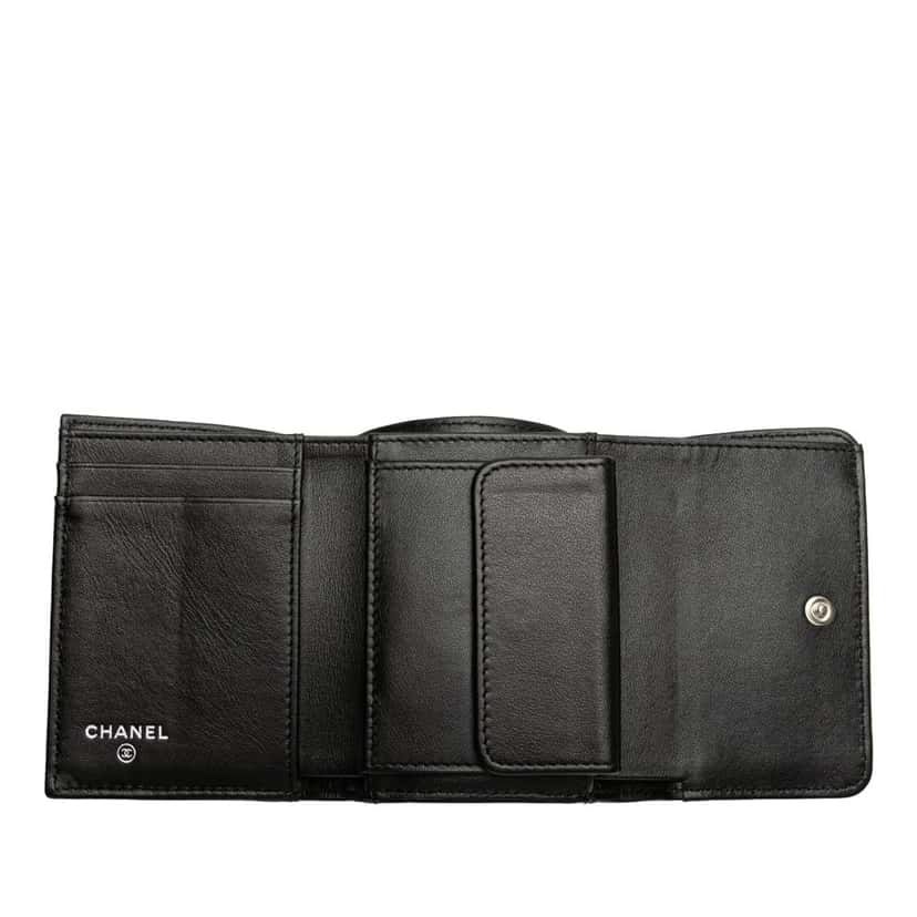 Chanel CC Embossed Goatskin Camellia Trifold Compact Wallet Black Leather Good condition - Model View