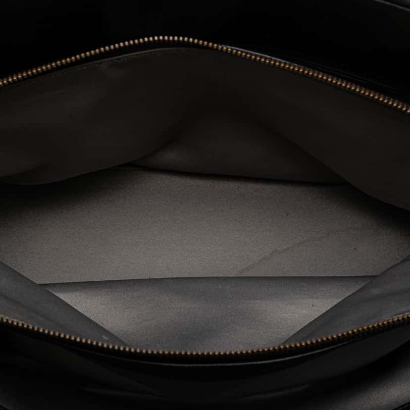 Chanel Quilted Calfskin Stitch Triptych Shoulder Bag Black Leather Good condition - Model View