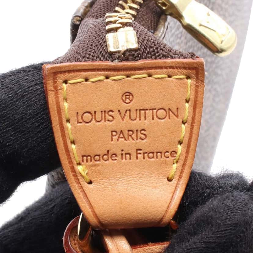 Louis Vuitton Monogram Pochette Accessoires Brown Canvas Good condition - Model View