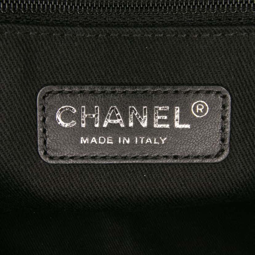 Chanel Medium Patent Coco Shine Flap Black Leather Good condition - Box View