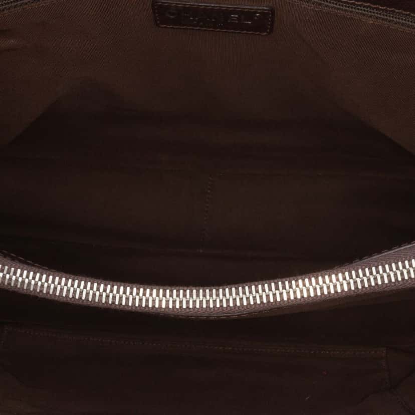 Chanel Caviar Grand Shopping Tote Brown Leather Good condition - Model View