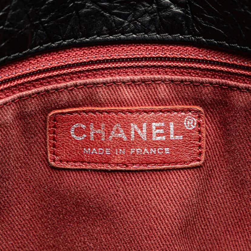 Chanel Distressed Calfskin Shopping In Moscow Tote Black Leather Good condition - Box View