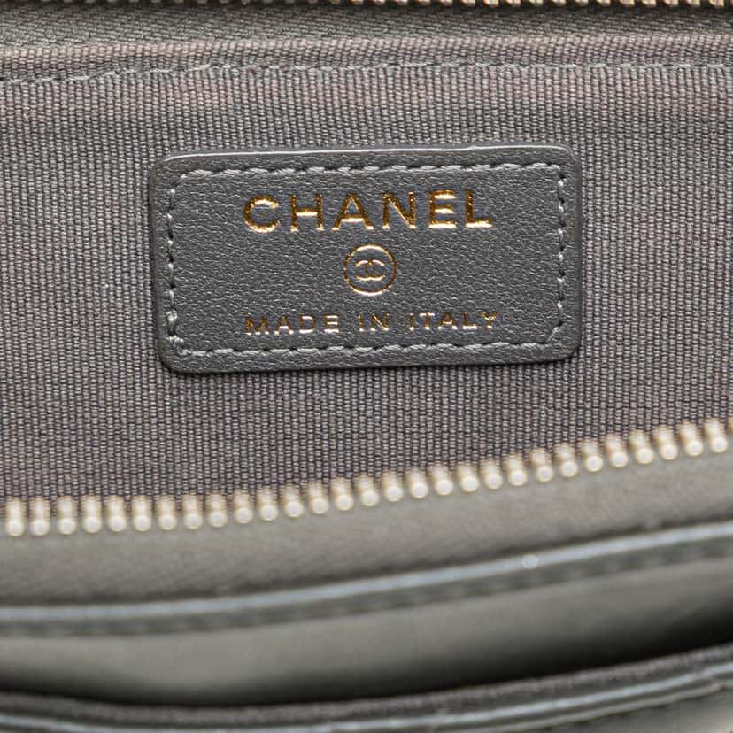 Chanel CC Quilted Lambskin Zip Around Card Holder Black Leather Good condition - Box View