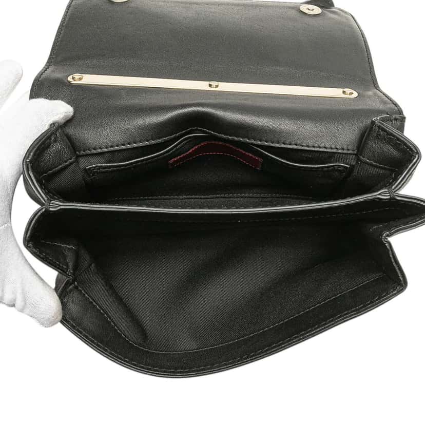 Valentino Leather Bow Flap Clutch On Chain Black Leather Good condition - Model View