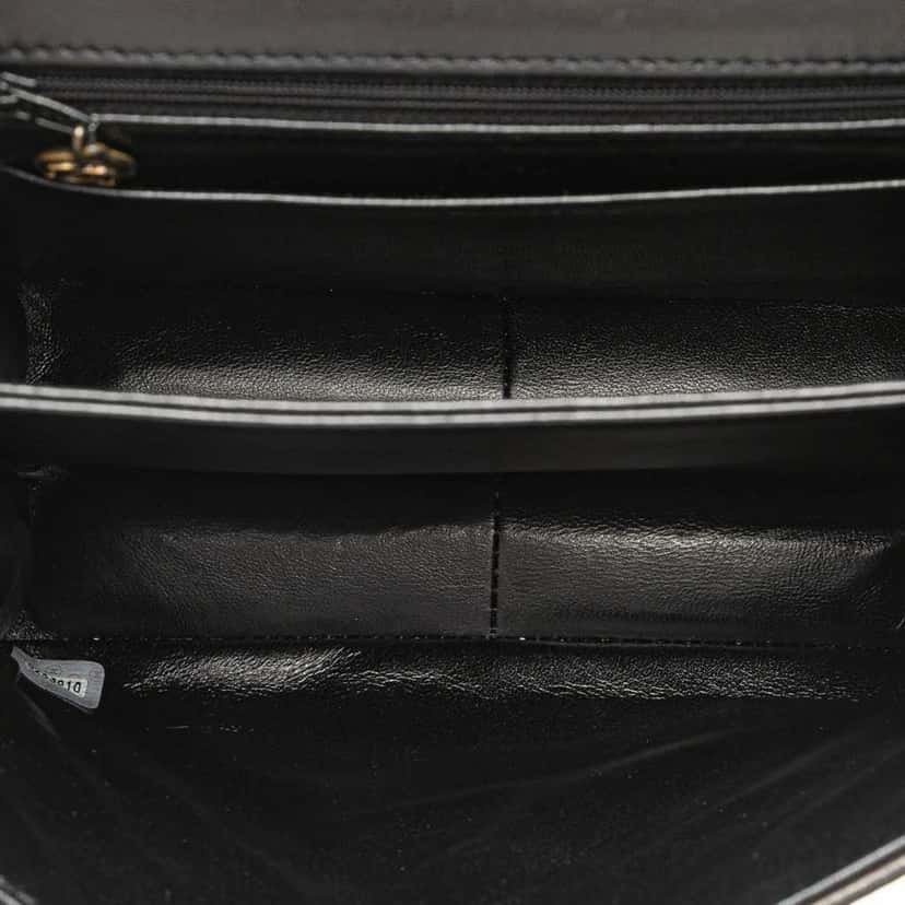 Chanel CC Quilted Lambskin Tortoise Chain Flap Black Leather Good condition - Model View