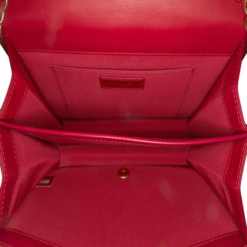 Chanel Medium Quilted Calfskin Everyday Chic Flap Red Leather Good condition - Model View