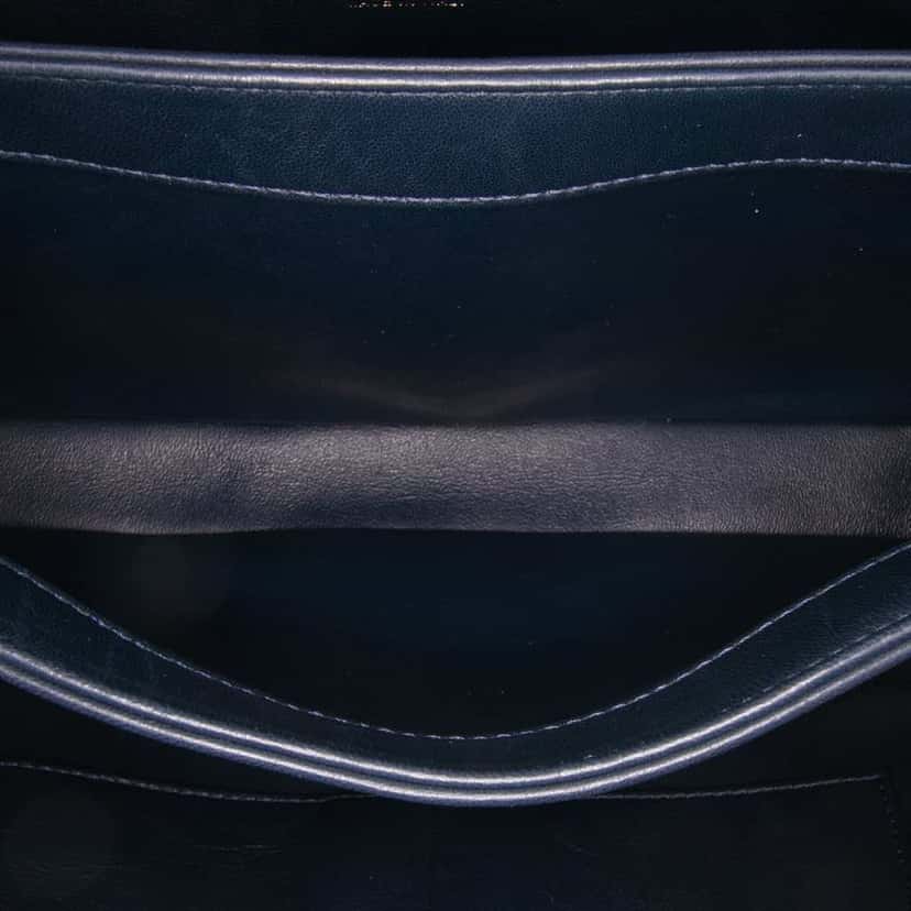 Chanel Medium Lambskin Trendy CC Top Handle Bag Black Leather Good condition - Model View
