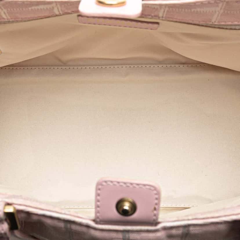 Chanel New Travel Line Nylon Tote Pink Good condition - Model View