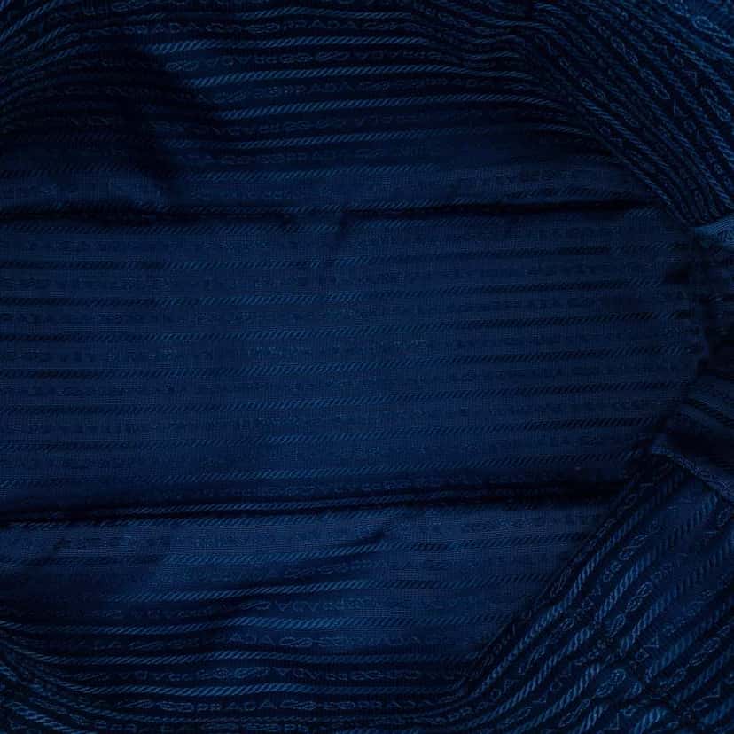 Prada Vitello Daino Open Convertible Tote Blue Leather Good condition - Model View