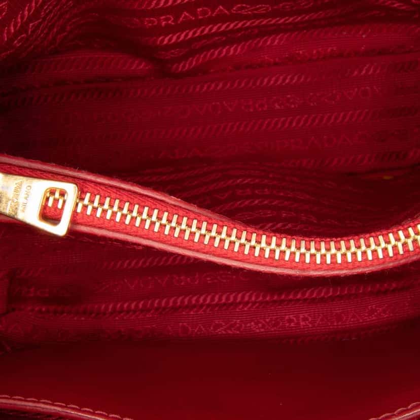 Prada Small Saffiano Vernice Promenade Satchel Red Leather Good condition - Model View