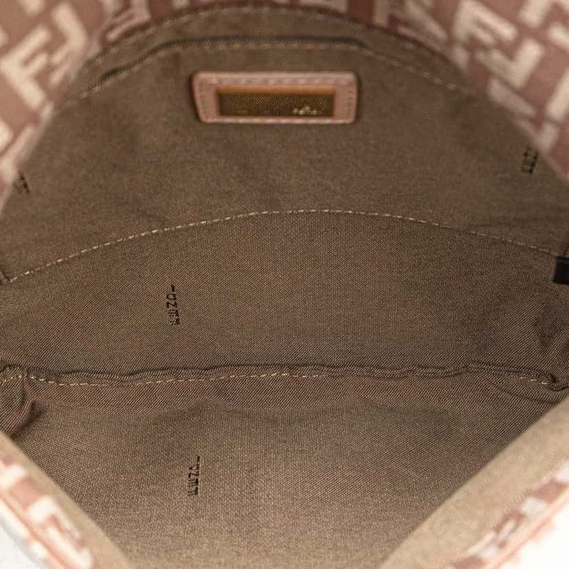 Fendi Zucchino Canvas Crossbody Pink Canvas Very good condition - Model View