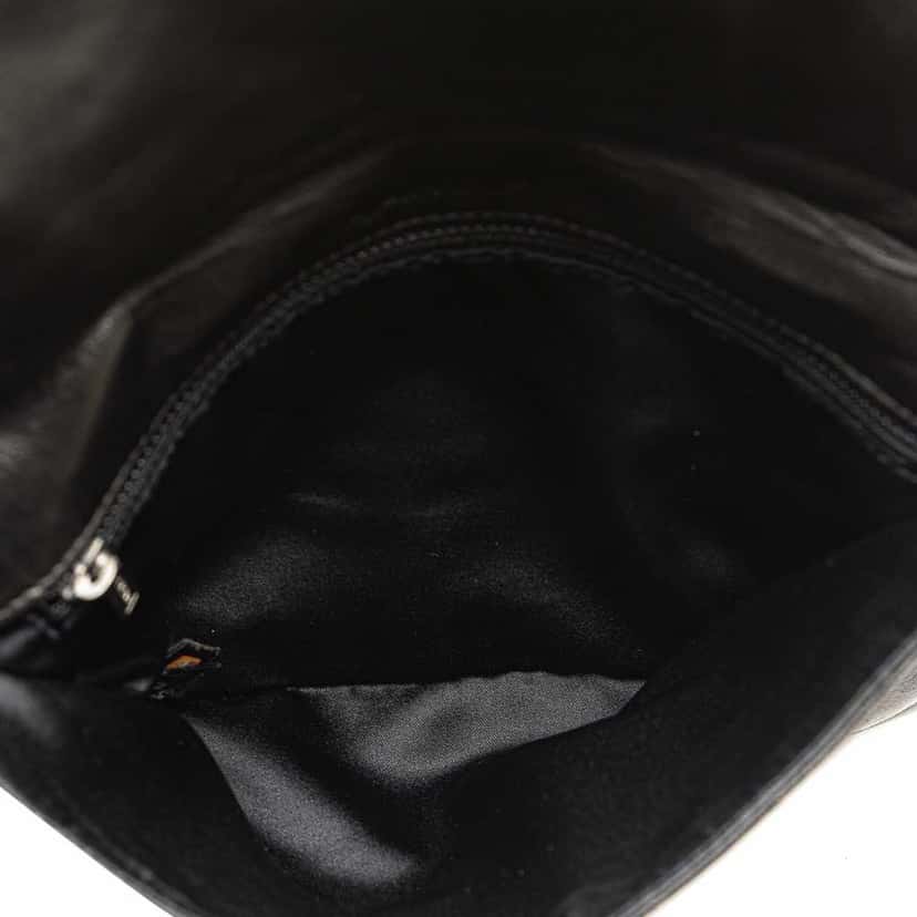 Chanel Chocolate Bar Lambskin Reissue Multipocket Flap Black Leather Good condition - Model View