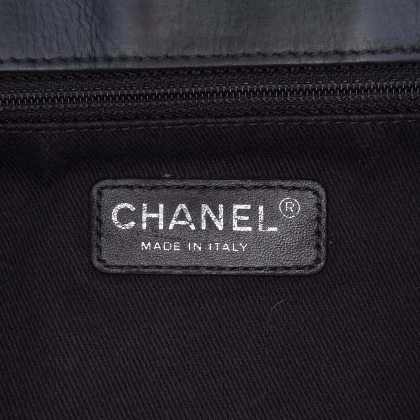 Chanel CC Quilted Washed Lambskin Studded Flap Black Leather Good condition - Box View