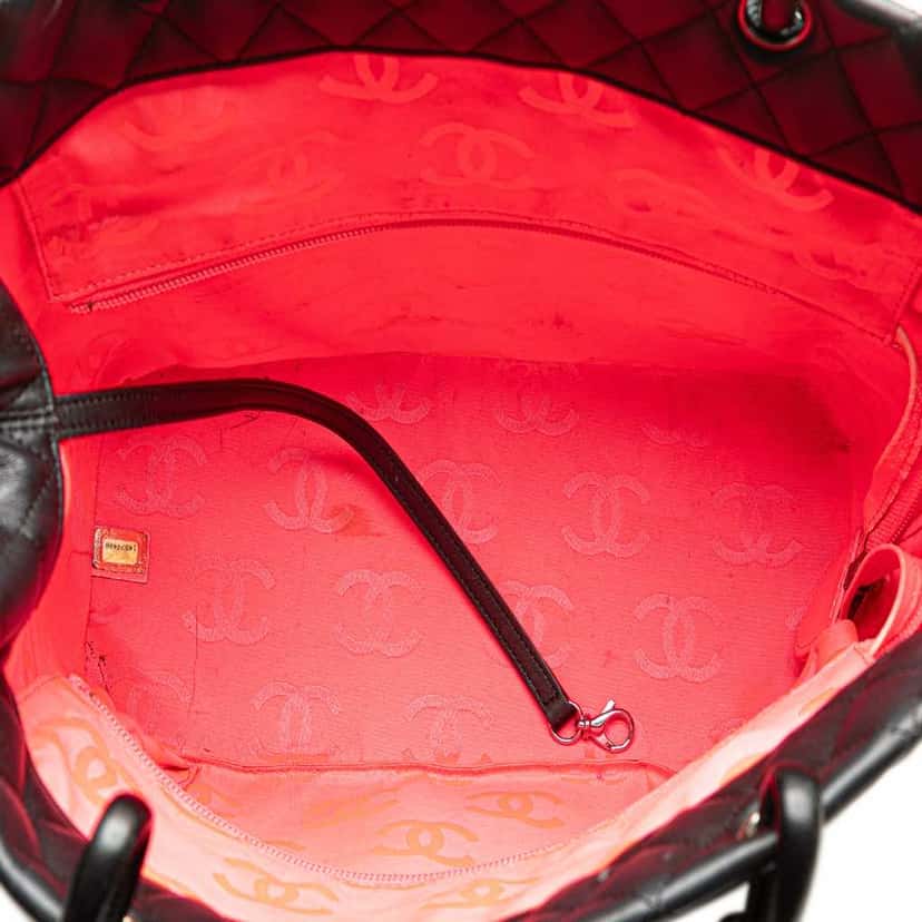 Chanel Large Quilted Calfskin Cambon Ligne Tote Black Leather Good condition - Model View