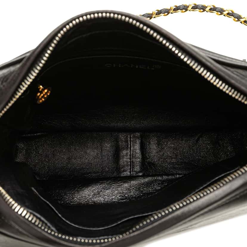 Chanel CC Quilted Lambskin Tassel Stitched Flap Crossbody Black Leather Good condition - Model View