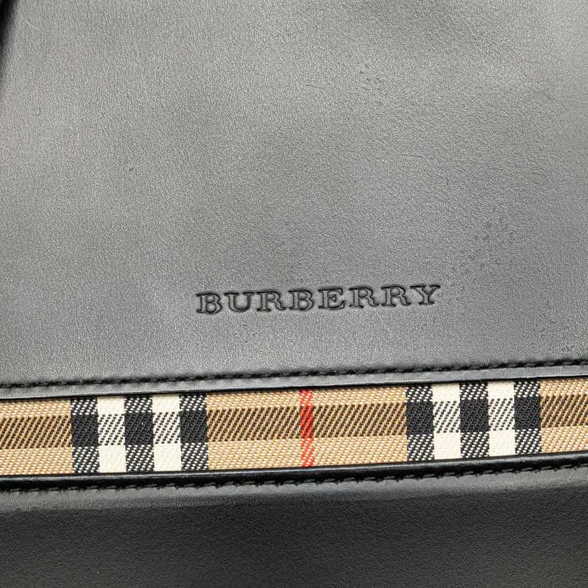 Burberry House Check Trimmed Leather Shoulder Bag Black Leather Good condition - Box View