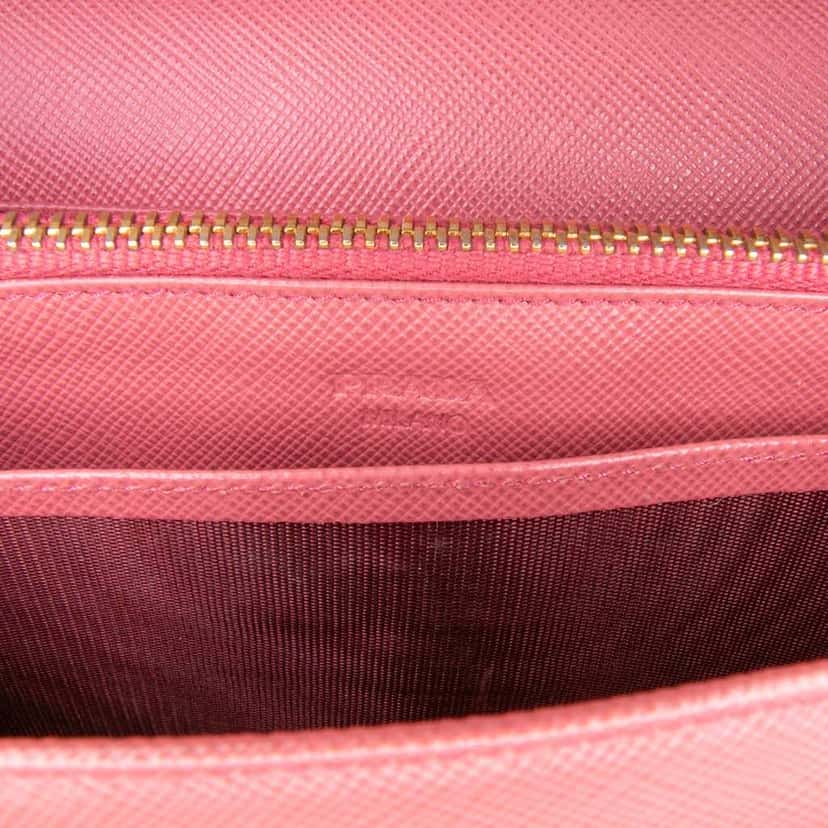 Prada Saffiano Wallet on Strap Pink Leather Good condition - Box View