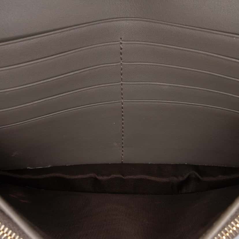 Gucci Microguccissima Wallet on Strap Brown Leather Good condition - Model View