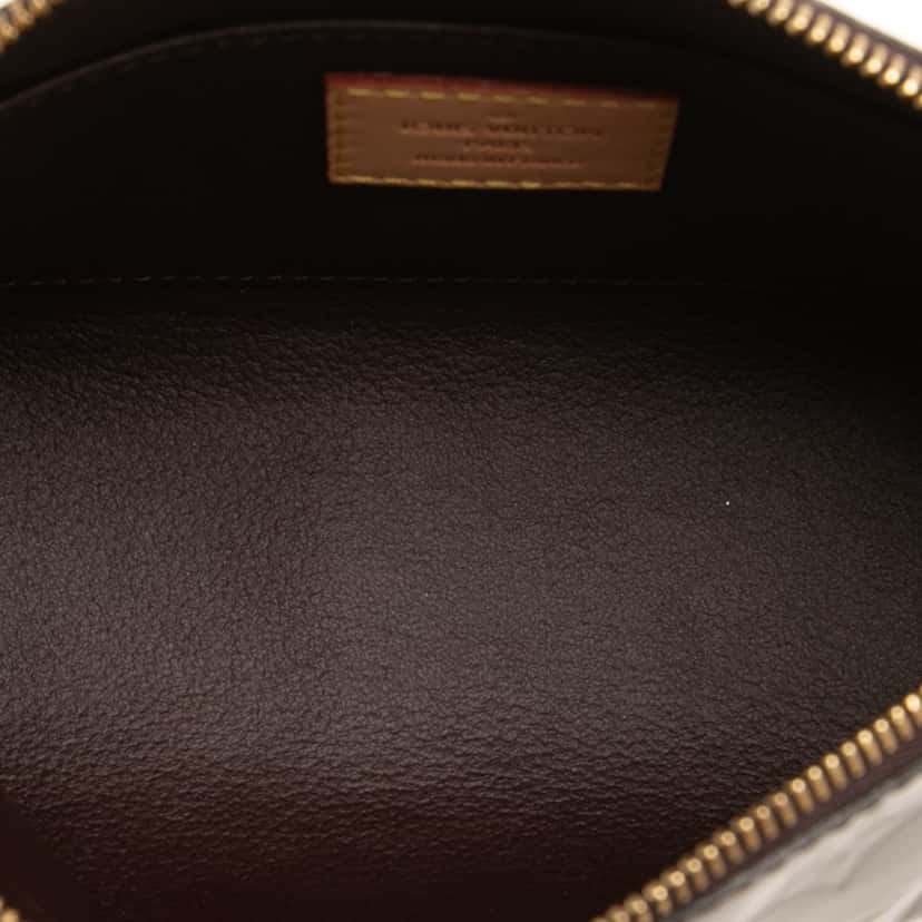 Louis Vuitton Monogram Vernis Cosmetic Pouch Purple Leather Good condition - Model View