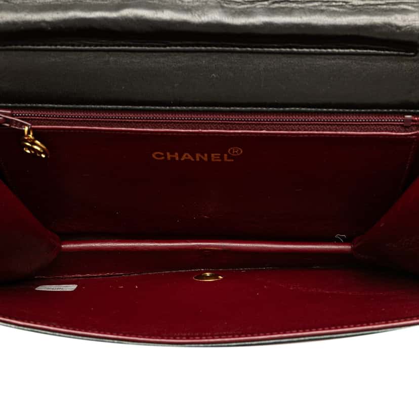 Chanel CC Quilted Lambskin Full Single Flap Black Leather Good condition - Model View