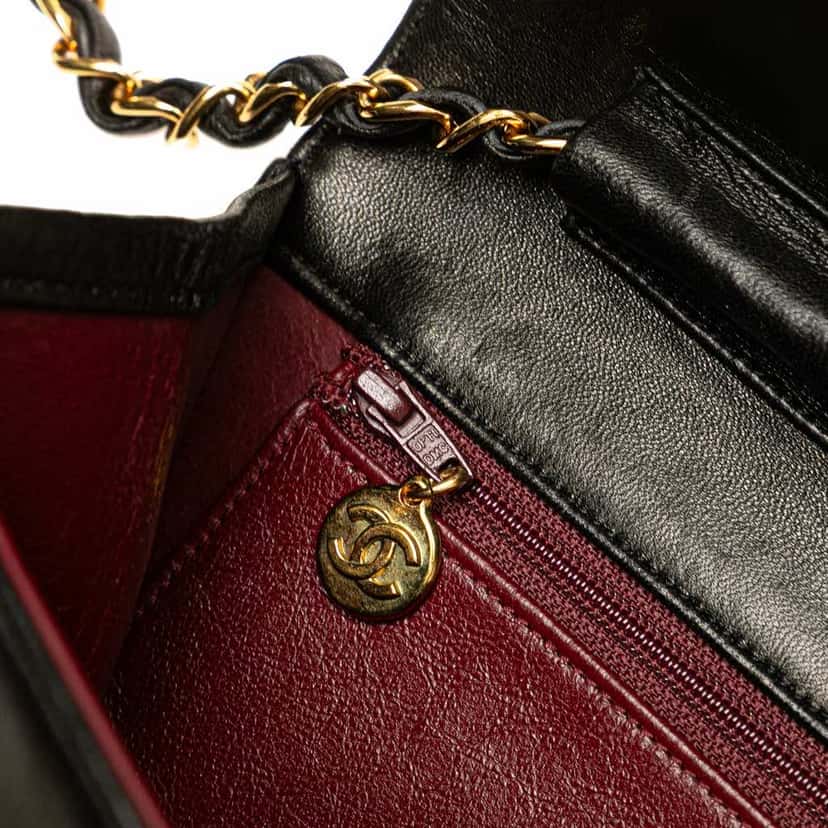 Chanel CC Quilted Lambskin Full Single Flap Black Leather Good condition - Box View