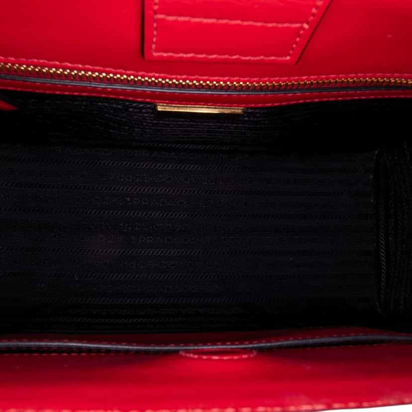 Prada Soft Calf Trimmed Saffiano Convertible Tote Red Leather Good condition - Model View