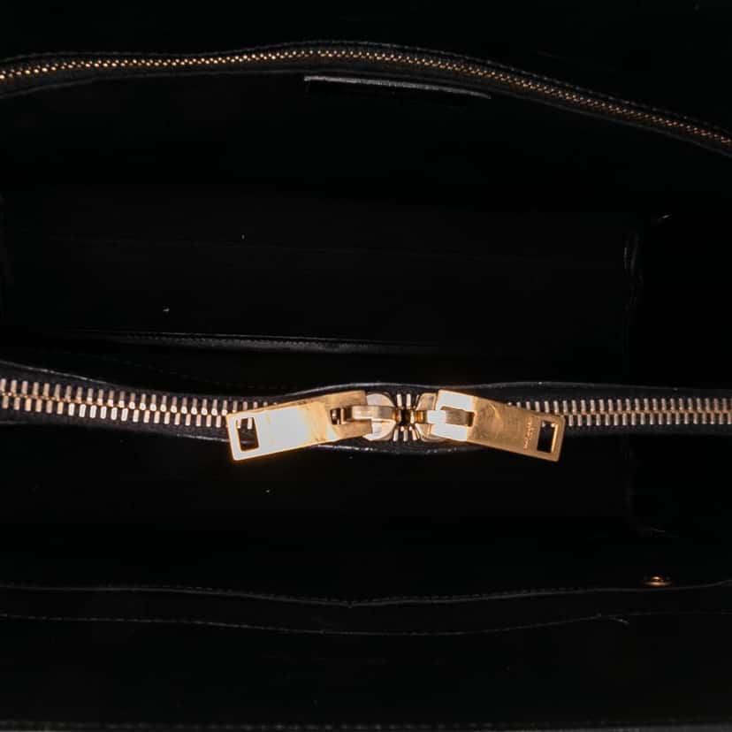 Saint Laurent Small Patent Sac De Jour Satchel Black Leather Good condition - Model View