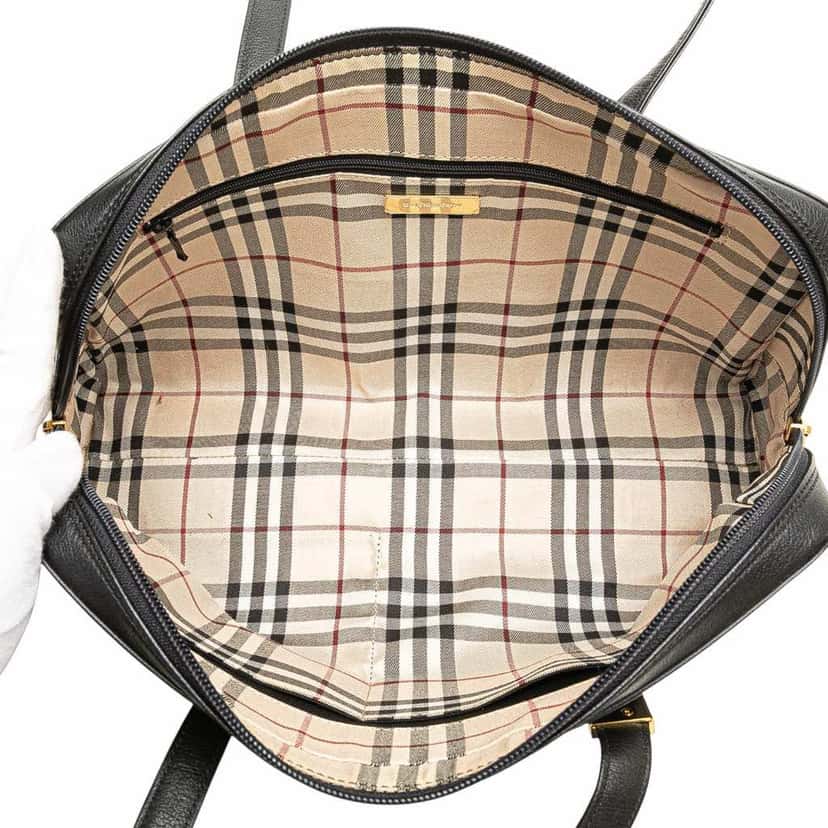 Burberry Leather Shoulder Bag Black Leather Good condition - Model View