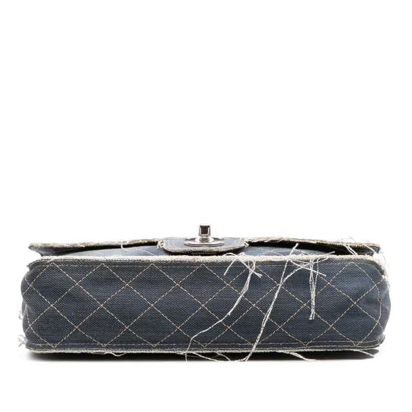Chanel Paris Dubai Medium Quilted Denim Pompom Flap Blue Denim Good condition - Inside View